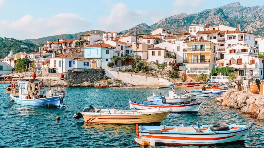 Greece Awaits: Travel guides’s Adventure Handbook